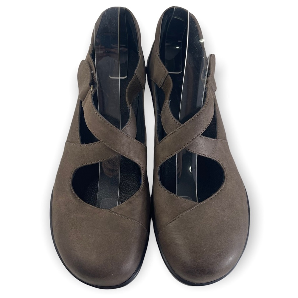 aravon mary jane shoes